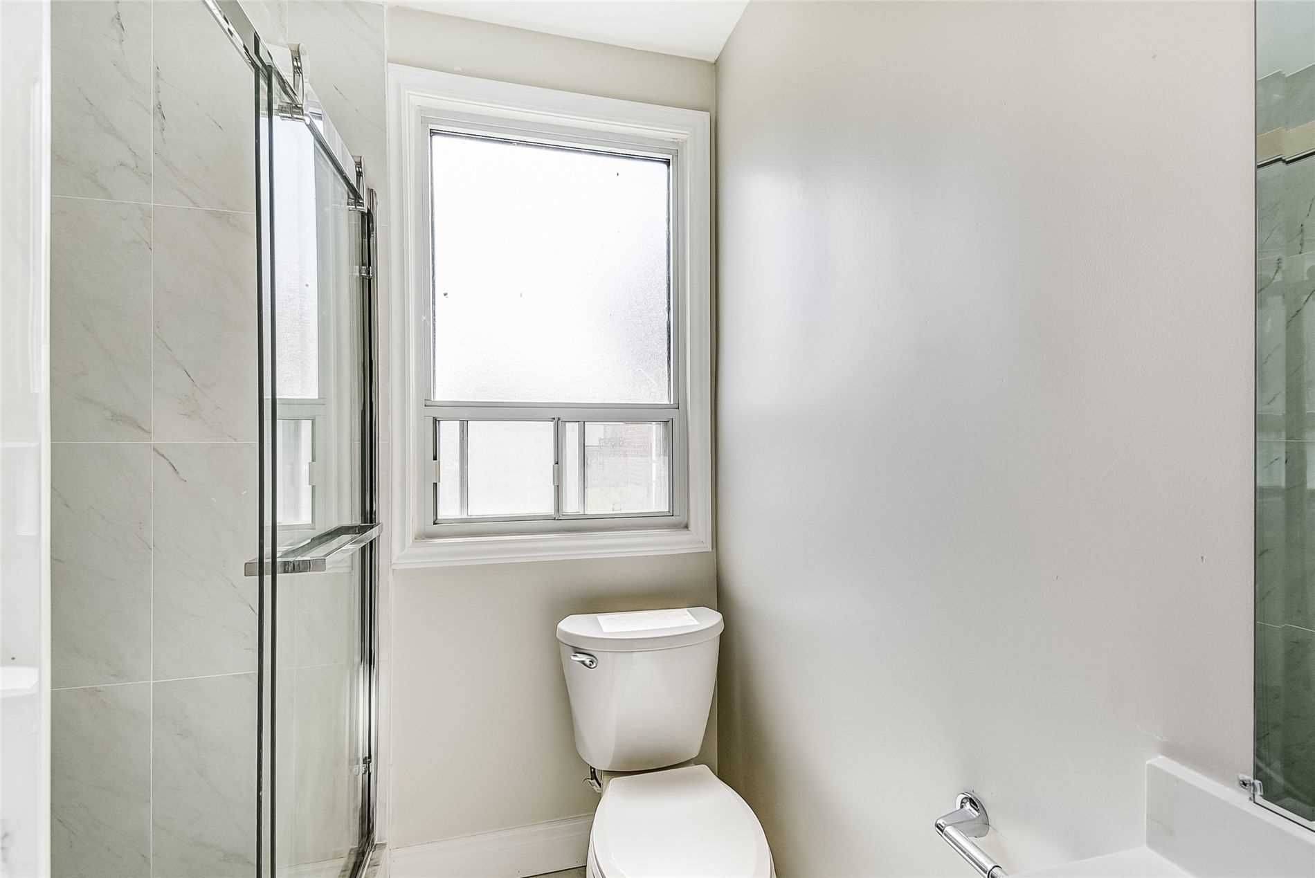 Mississauga, ON L5E 1X4,1064 Westmount AVE #Upper