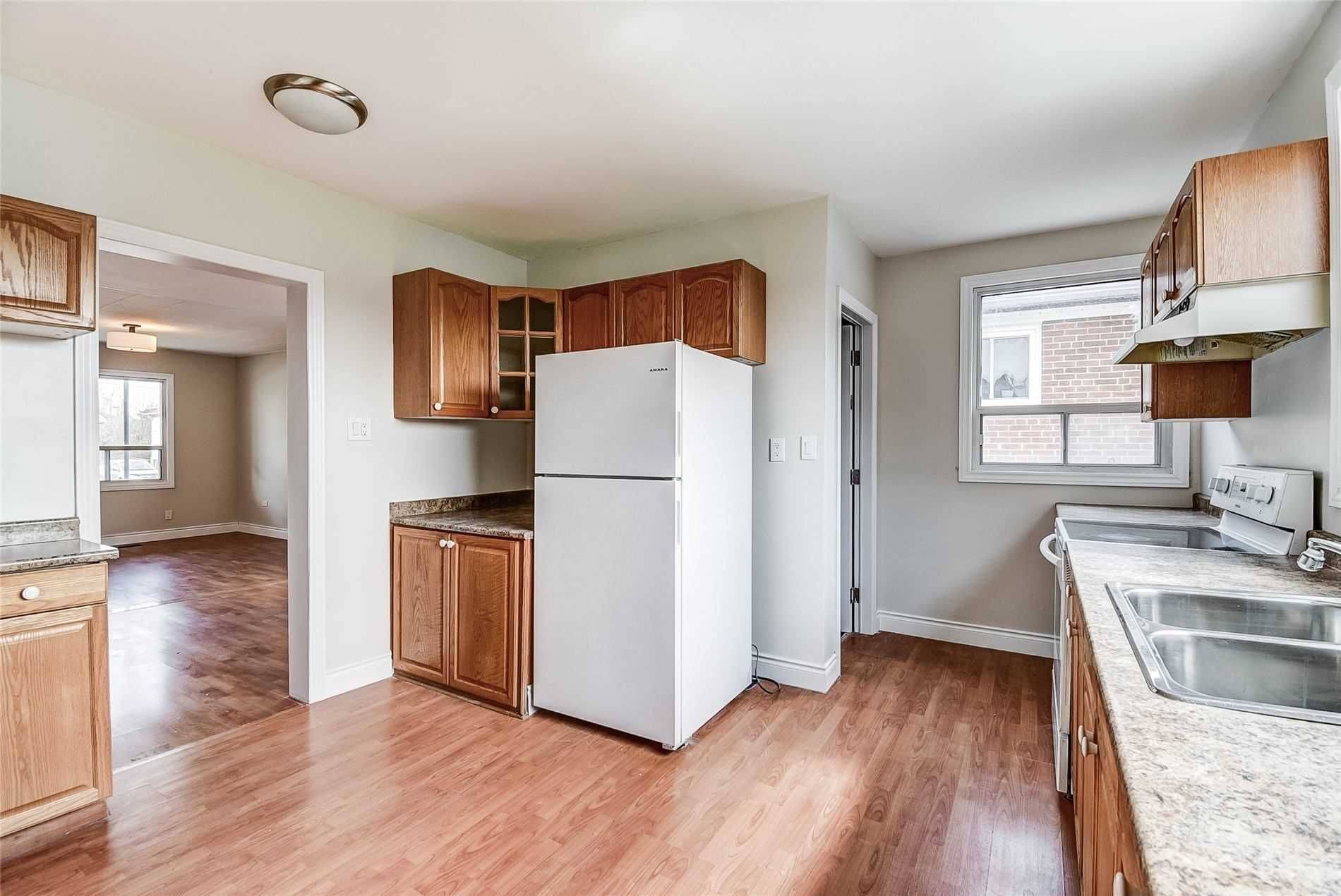 Mississauga, ON L5E 1X4,1064 Westmount AVE #Upper