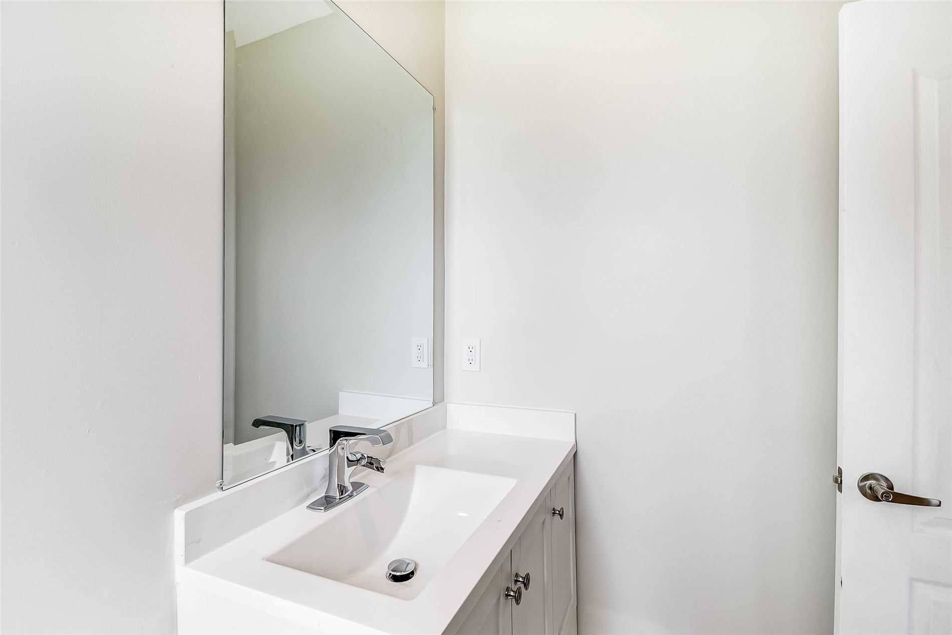 Mississauga, ON L5E 1X4,1064 Westmount AVE #Upper