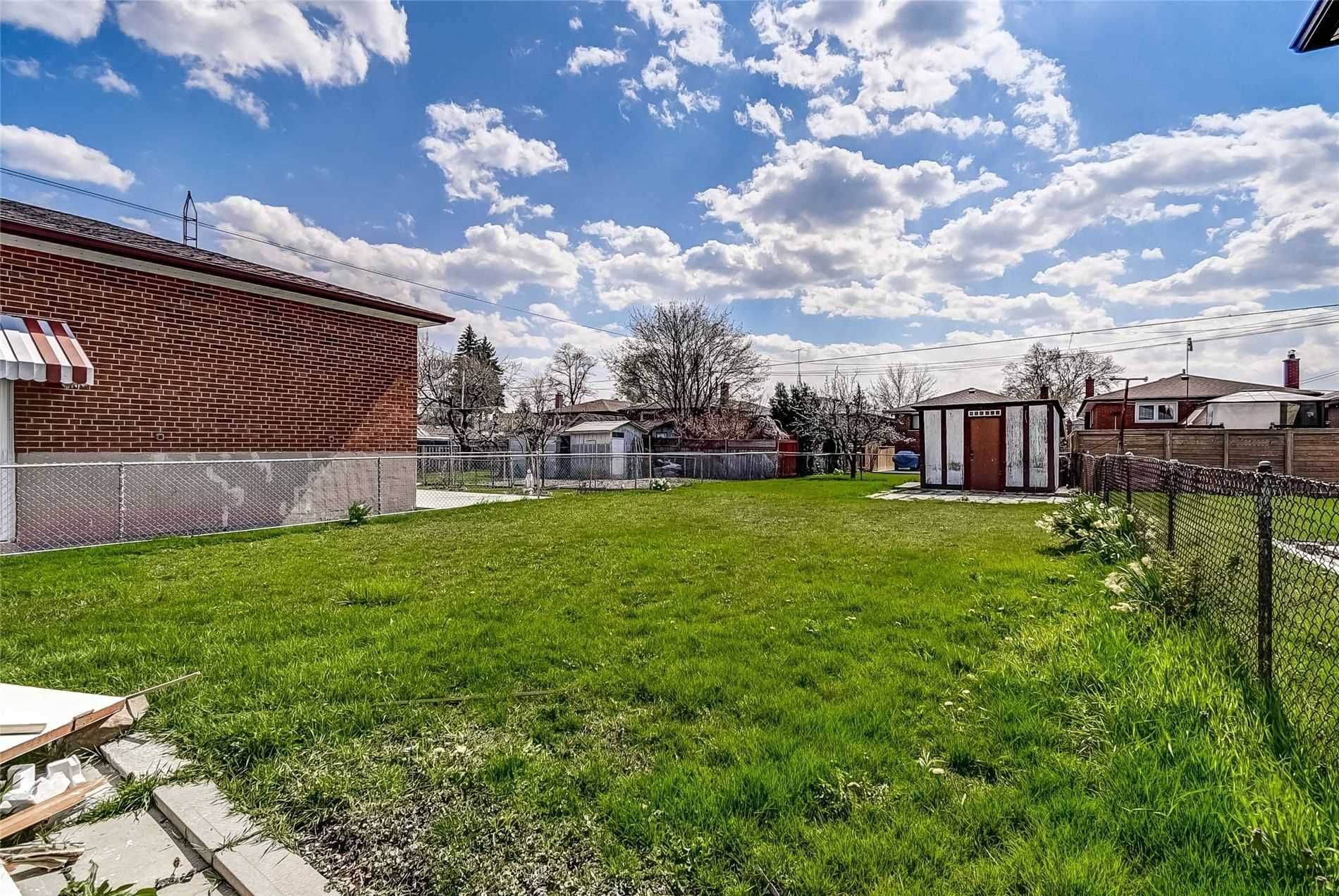 Mississauga, ON L5E 1X4,1064 Westmount AVE #Upper