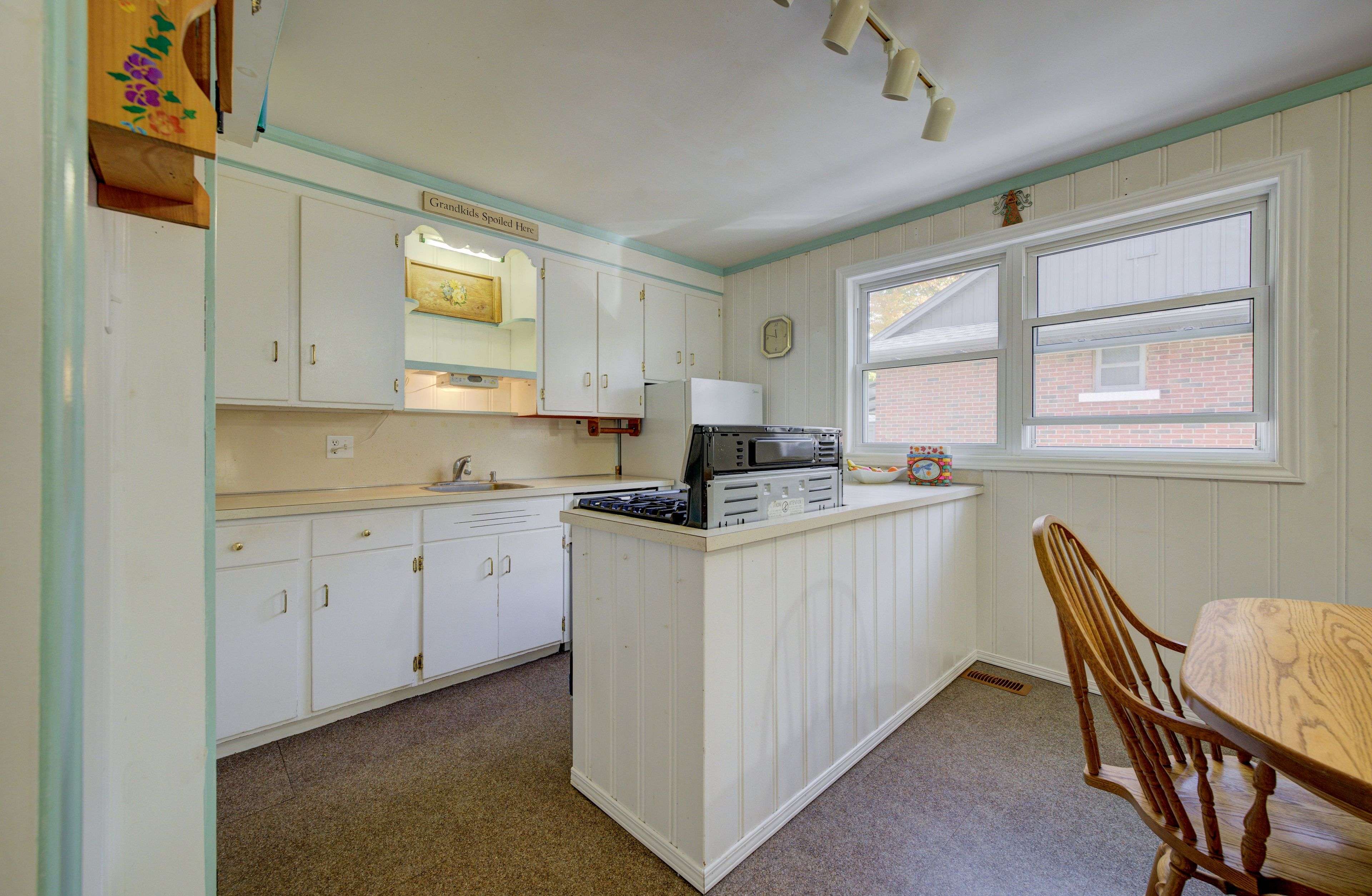 Waterloo, ON N2J 1C7,174 Union ST E