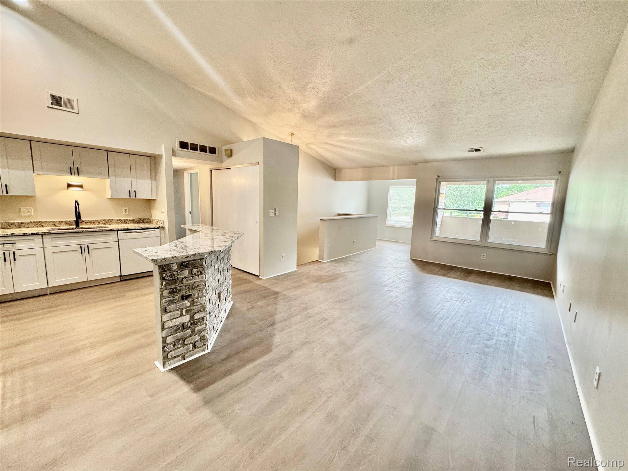 Northville, MI 48167,19536 NORTHRIDGE DR