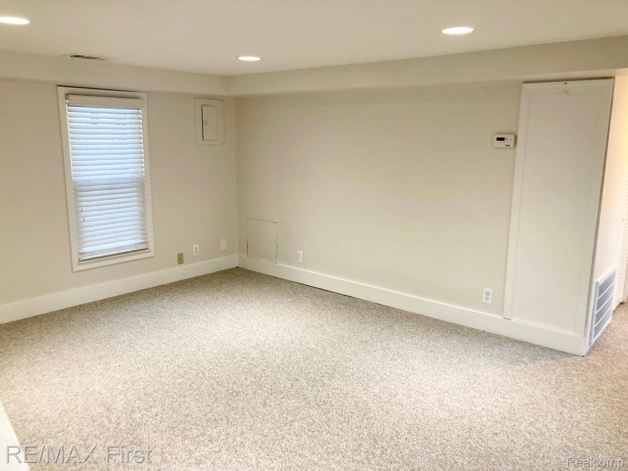 Royal Oak, MI 48067,611 Fairgrove AVE