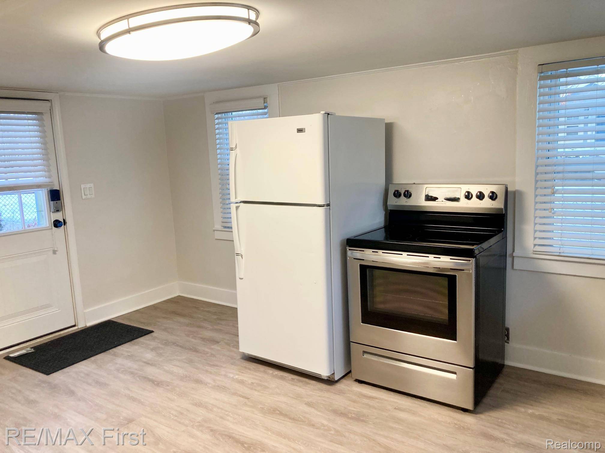 Royal Oak, MI 48067,611 Fairgrove AVE