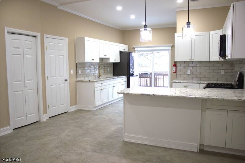 Elizabeth City, NJ 07208,16 Sayre St