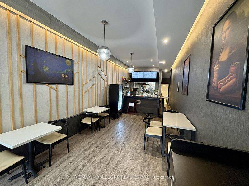 Toronto C01, ON M6J 1E6,671 Queen ST W