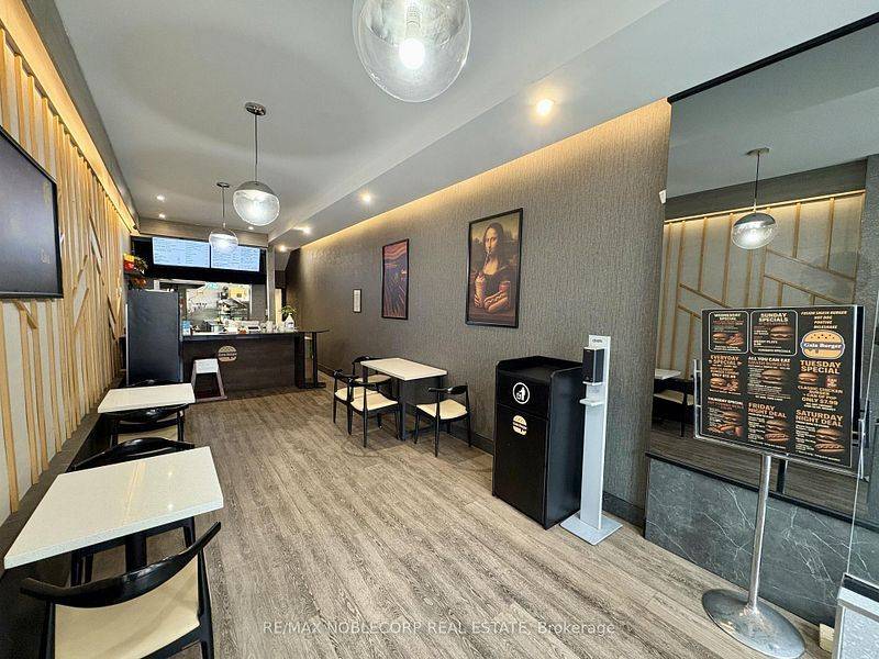 Toronto C01, ON M6J 1E6,671 Queen ST W