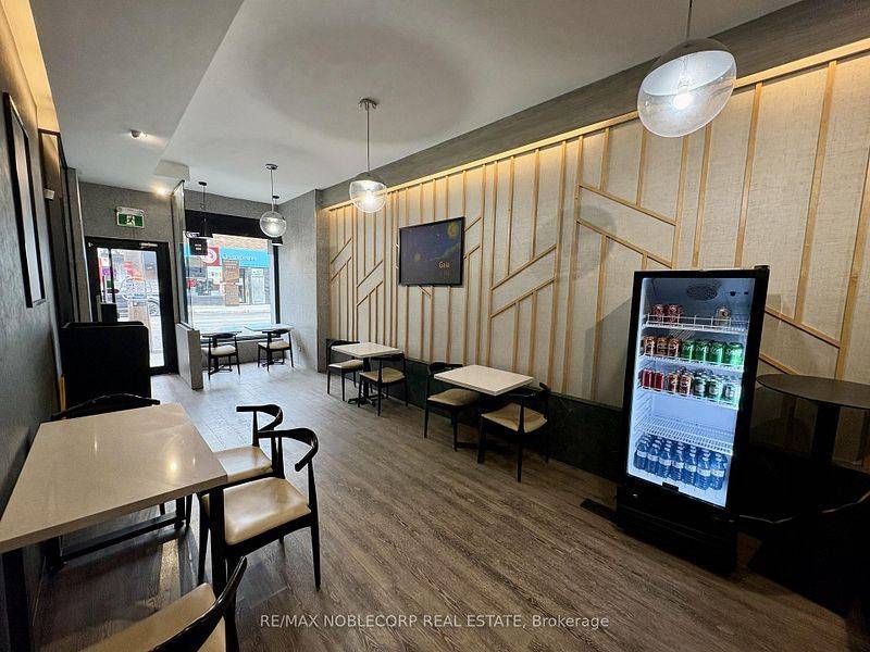 Toronto C01, ON M6J 1E6,671 Queen ST W