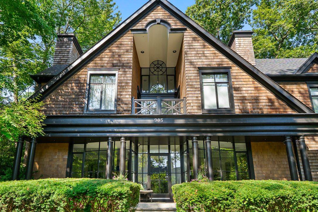 Mississauga, ON L5H 2Y3,905 Sangster AVE