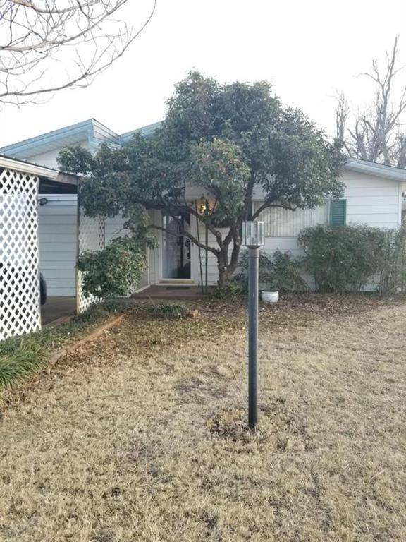 Quanah, TX 79252,407 W 12th Street