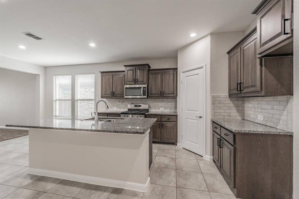 Fort Worth, TX 76247,913 Stamford Way