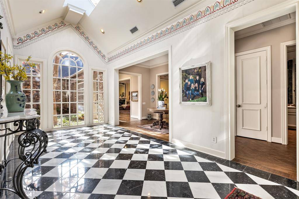 Dallas, TX 75225,17 Stonecourt Circle