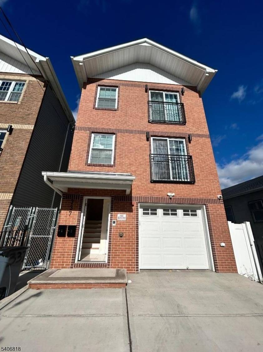 Newark City, NJ 07103,337 13Th Ave