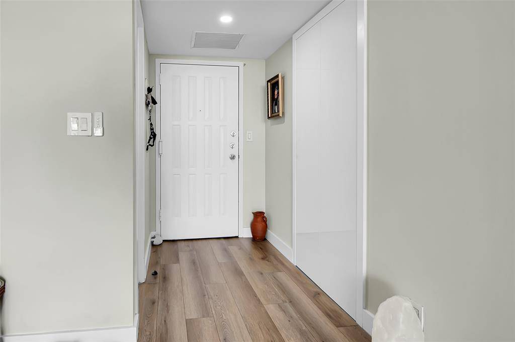 Hallandale Beach, FL 33009,600 Parkview Dr #1029