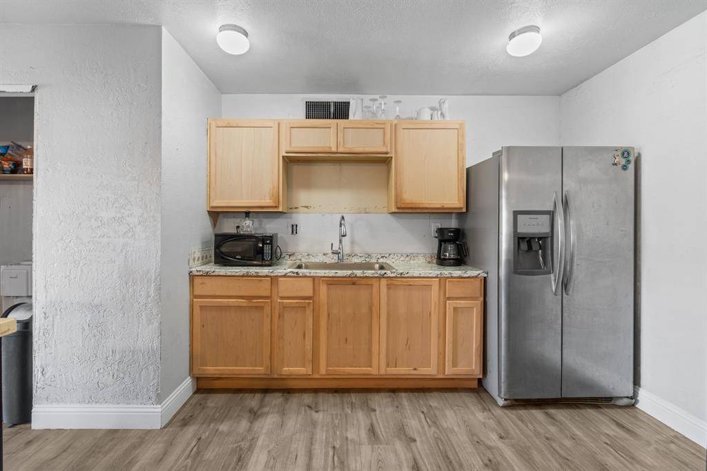 Dallas, TX 75249,7109 Nutmeg Lane