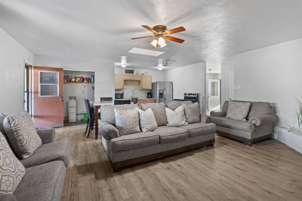 Dallas, TX 75249,7109 Nutmeg Lane