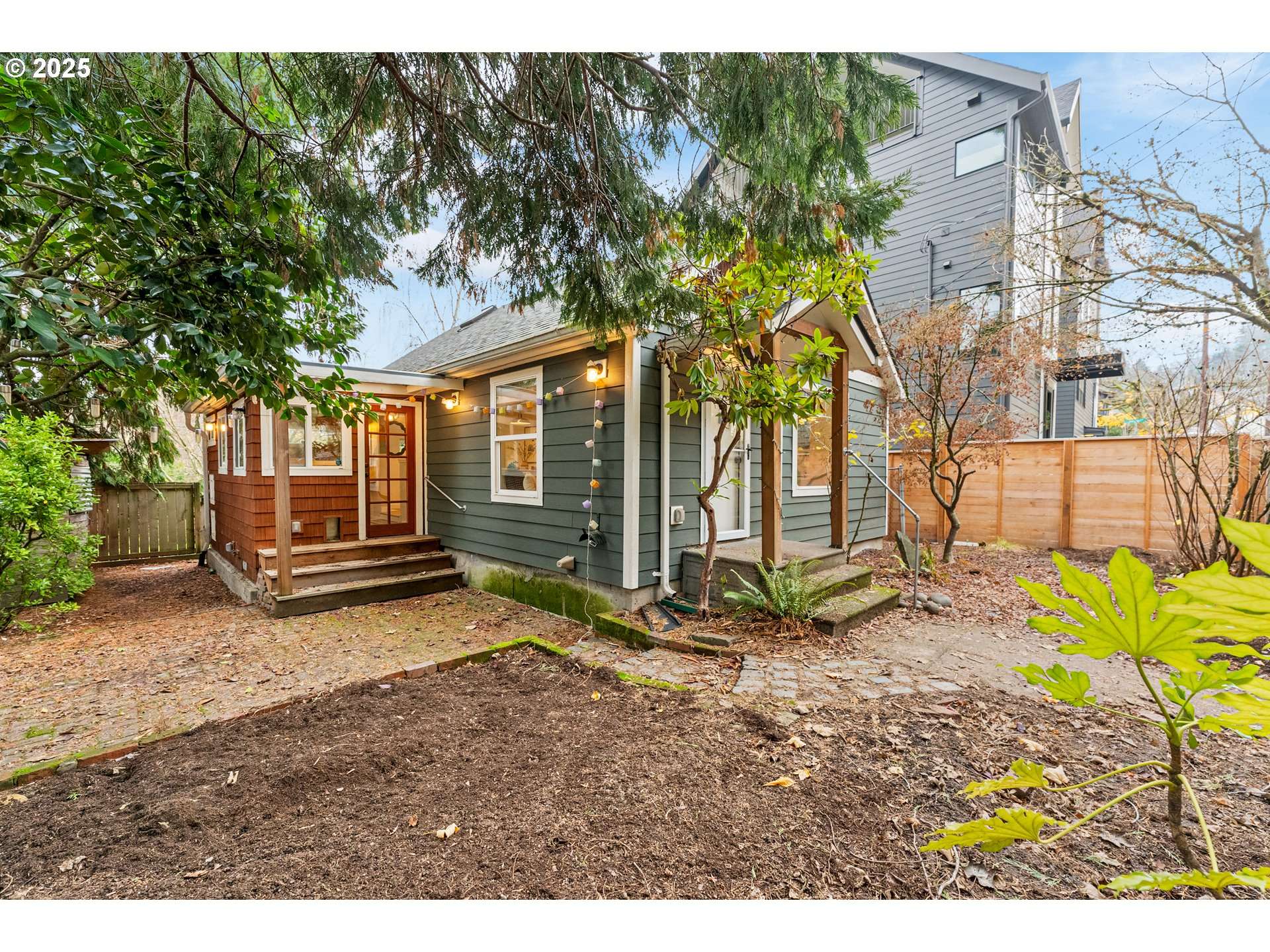 Portland, OR 97239,6416 S CORBETT AVE