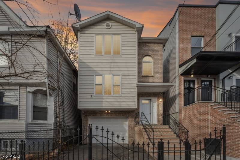 Newark City, NJ 07106,79 Norwood St