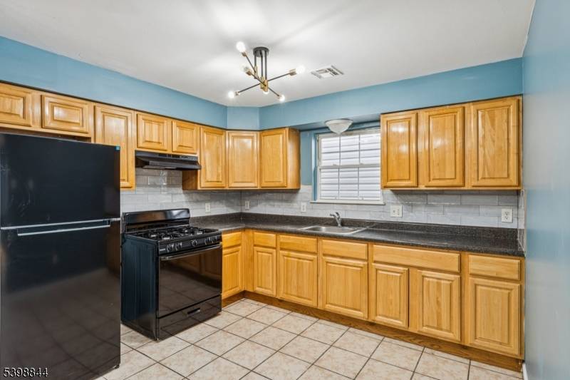 Newark City, NJ 07106,79 Norwood St