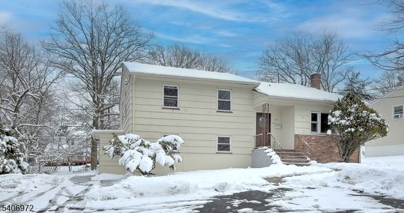 West Orange Twp., NJ 07052,27 Old Short Hills Rd