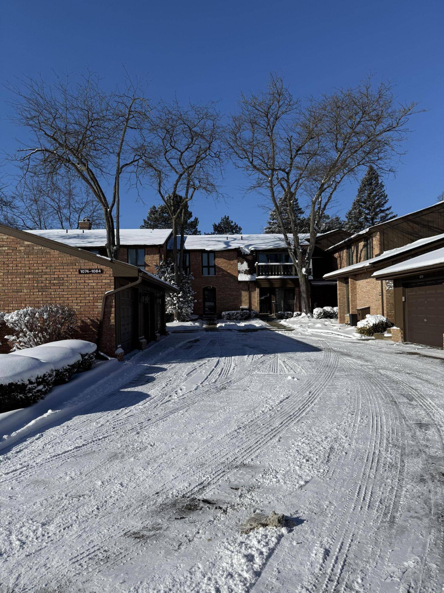 Ann Arbor, MI 48105,1082 Greenhills DR