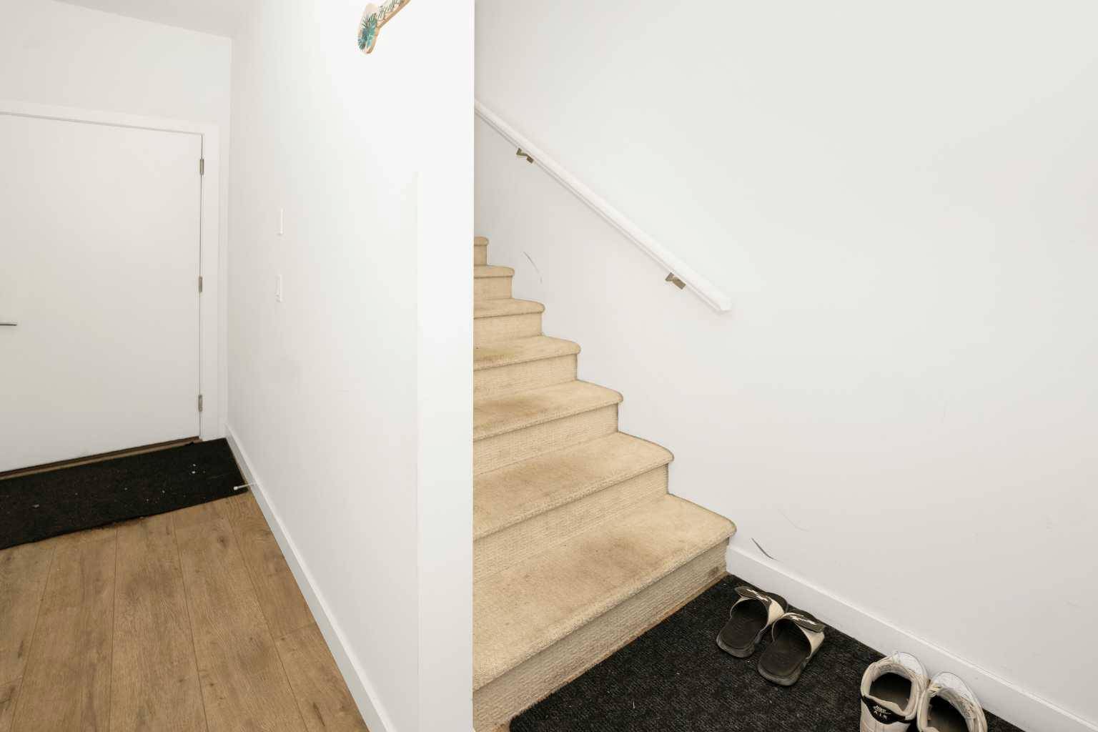 Calgary, AB T3J2K2,633 savanna BLVD NE