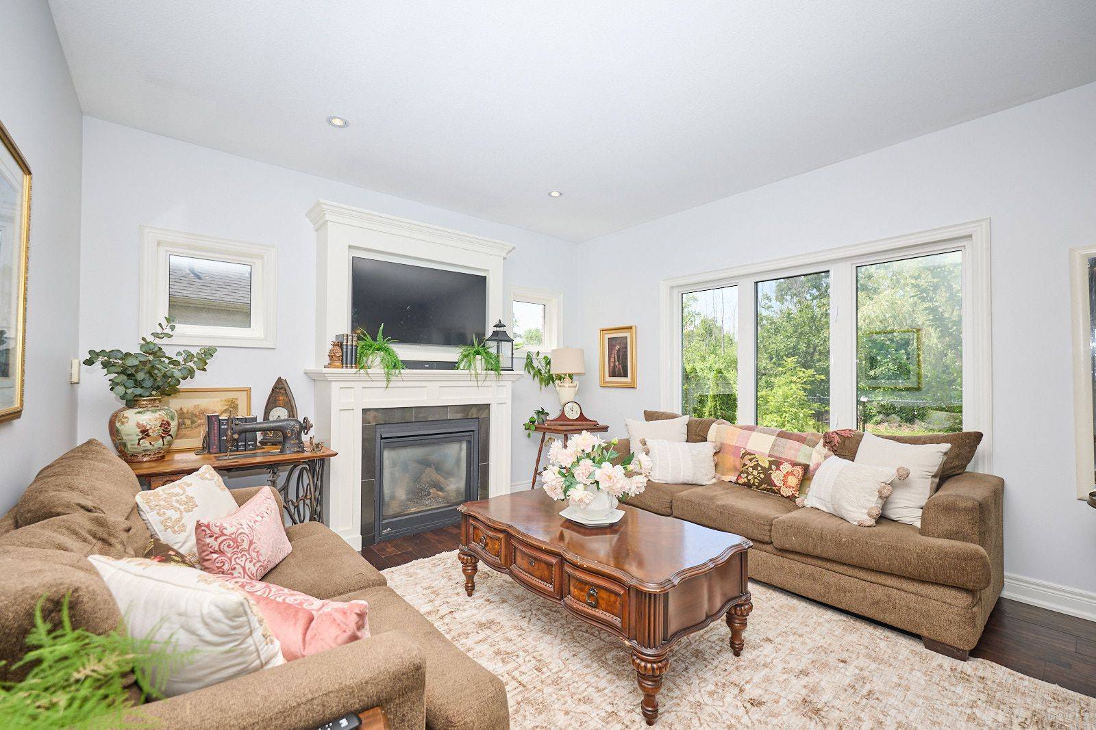 Fort Erie, ON L2A 6W2,710 Brian ST