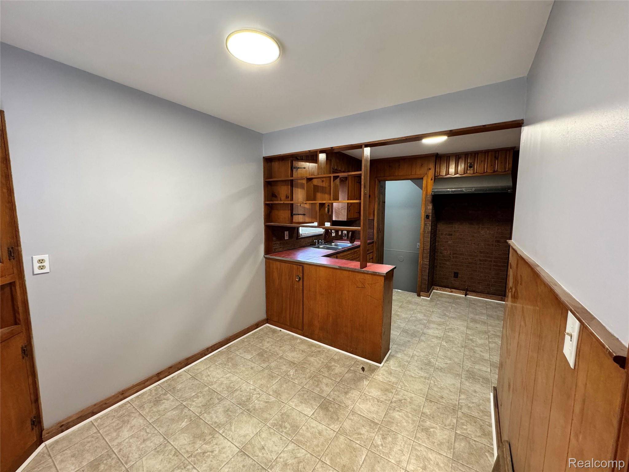 Lincoln Park, MI 48146,437 Mayflower AVE