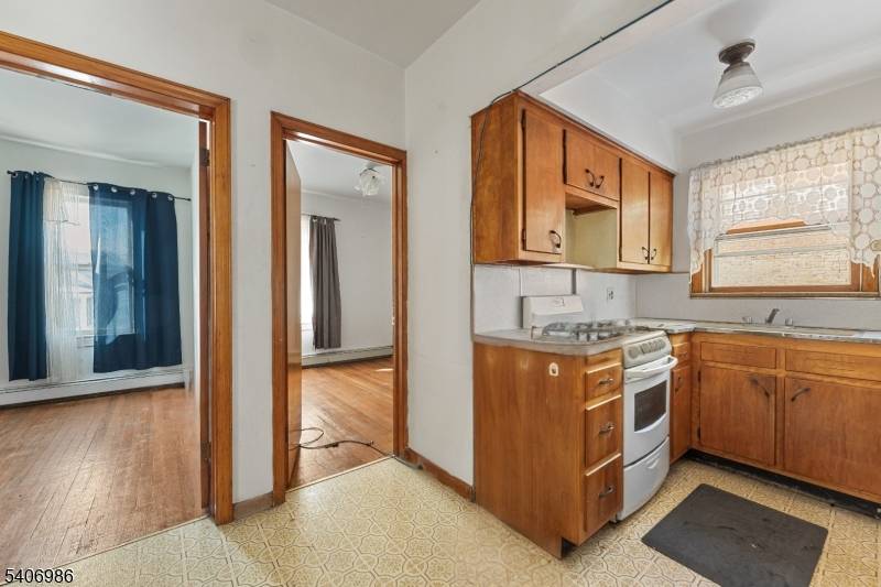 Clifton City, NJ 07011,22 Arthur St