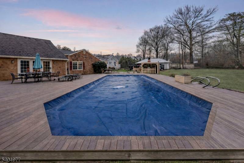 Manalapan Twp., NJ 07726,402 Main St