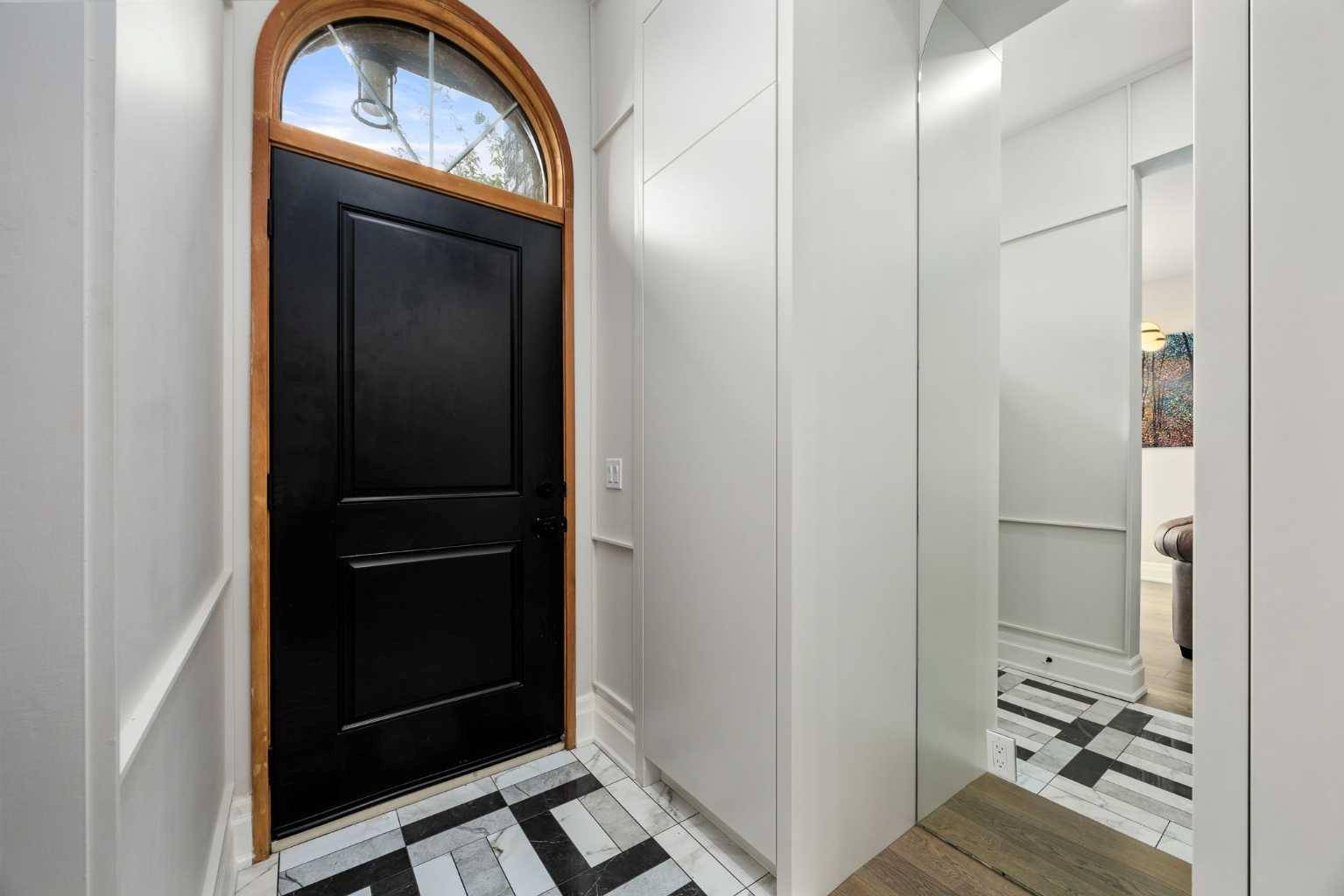 Calgary, AB T2G 4L8,1129 Maggie ST SE