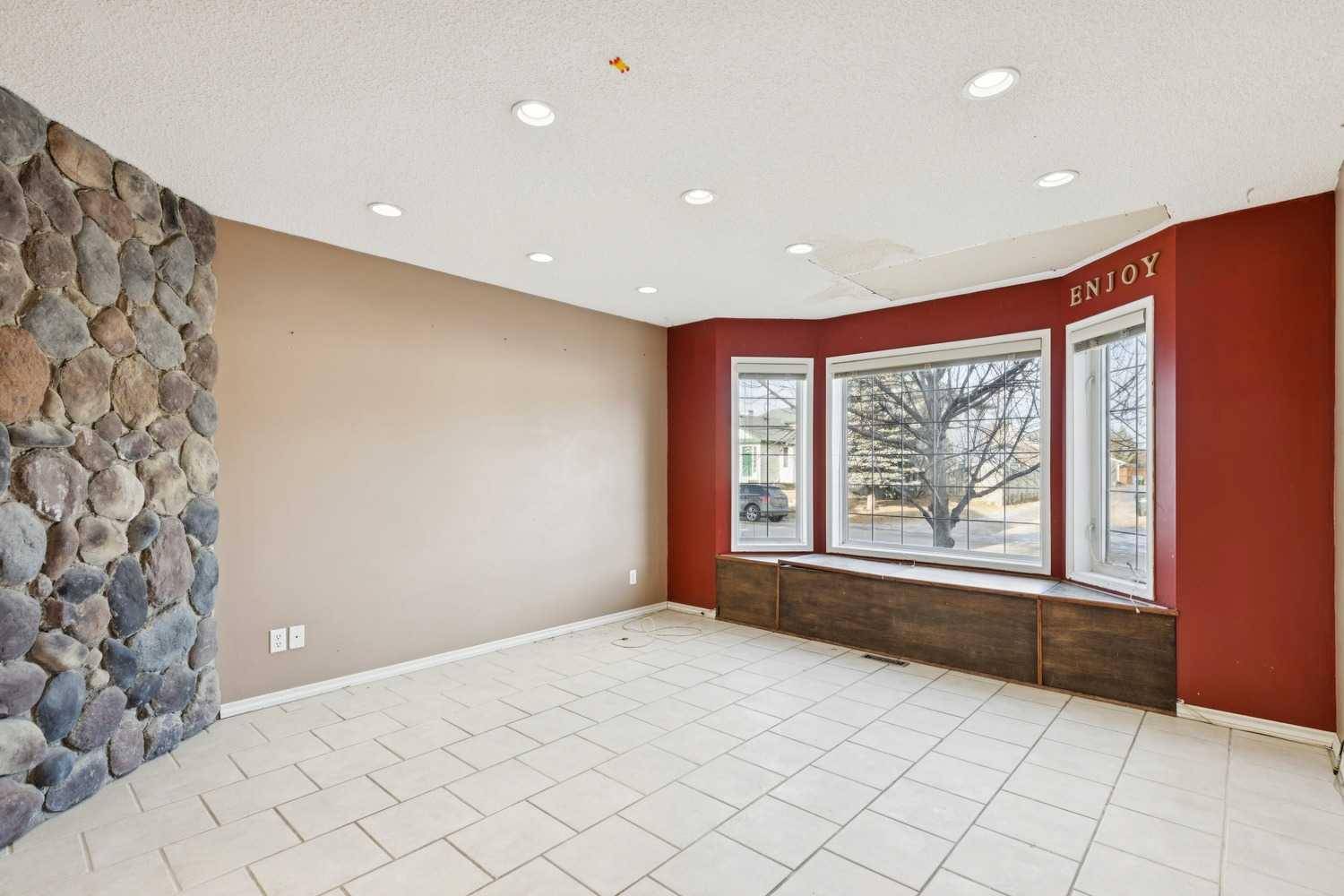 Calgary, AB T3K 4T2,47 Covewood PARK NE