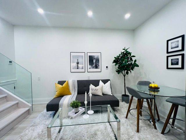 Toronto C01, ON M6J 2K1,217 Euclid AVE #Lower