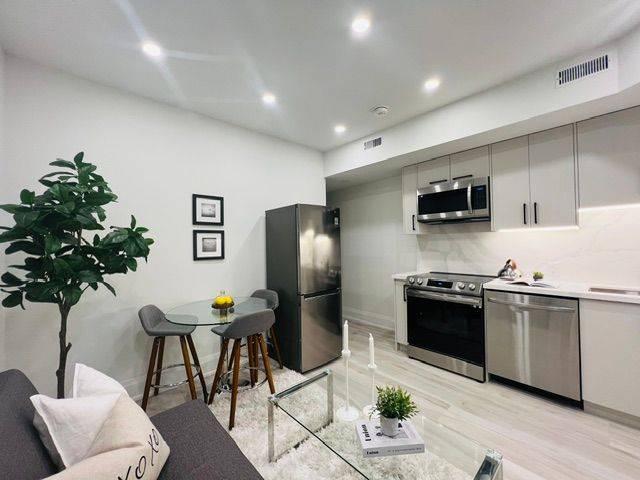 Toronto C01, ON M6J 2K1,217 Euclid AVE #Lower