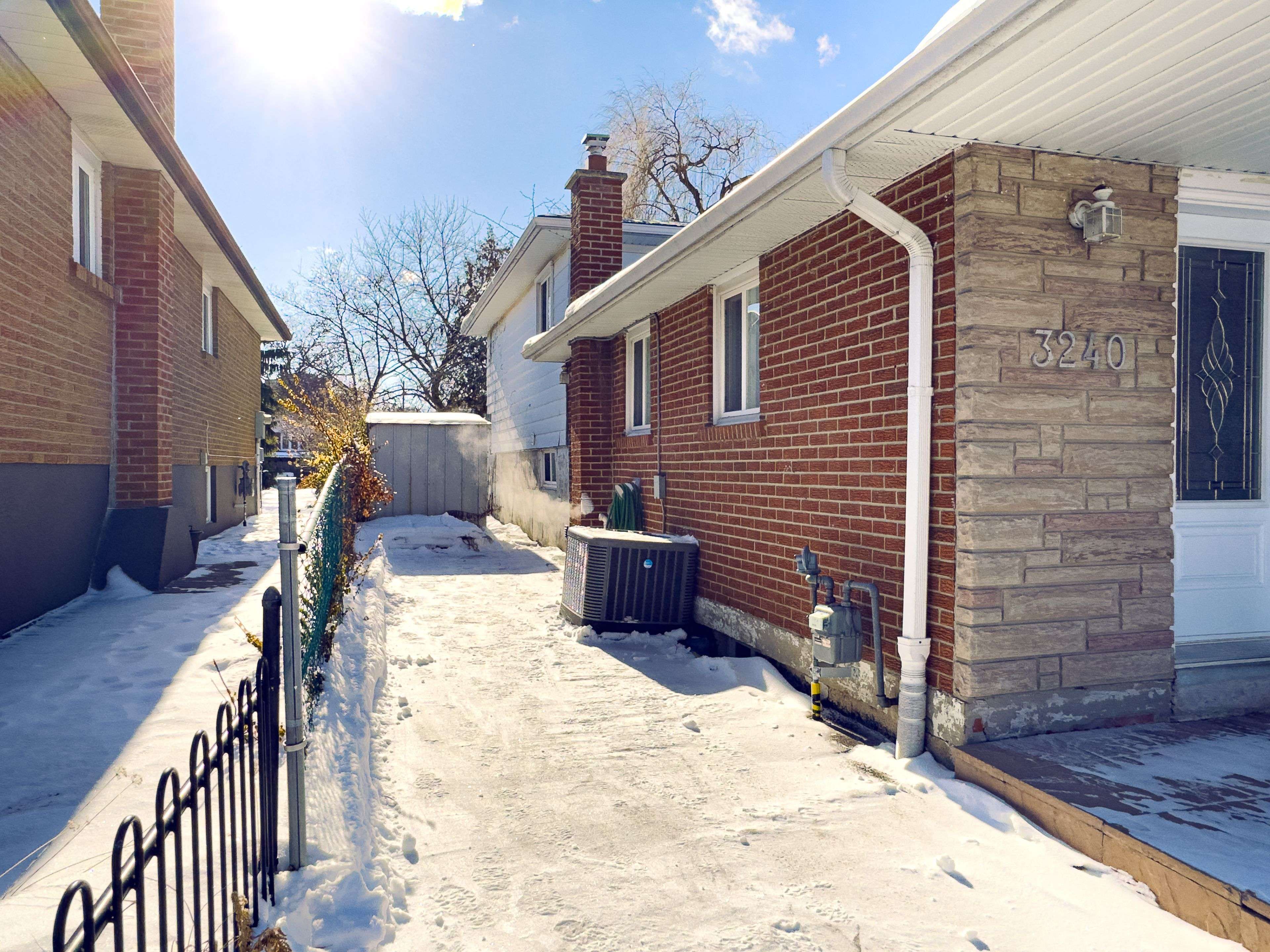 Mississauga, ON L5A 2A7,3240 Trisha Downs #Lower