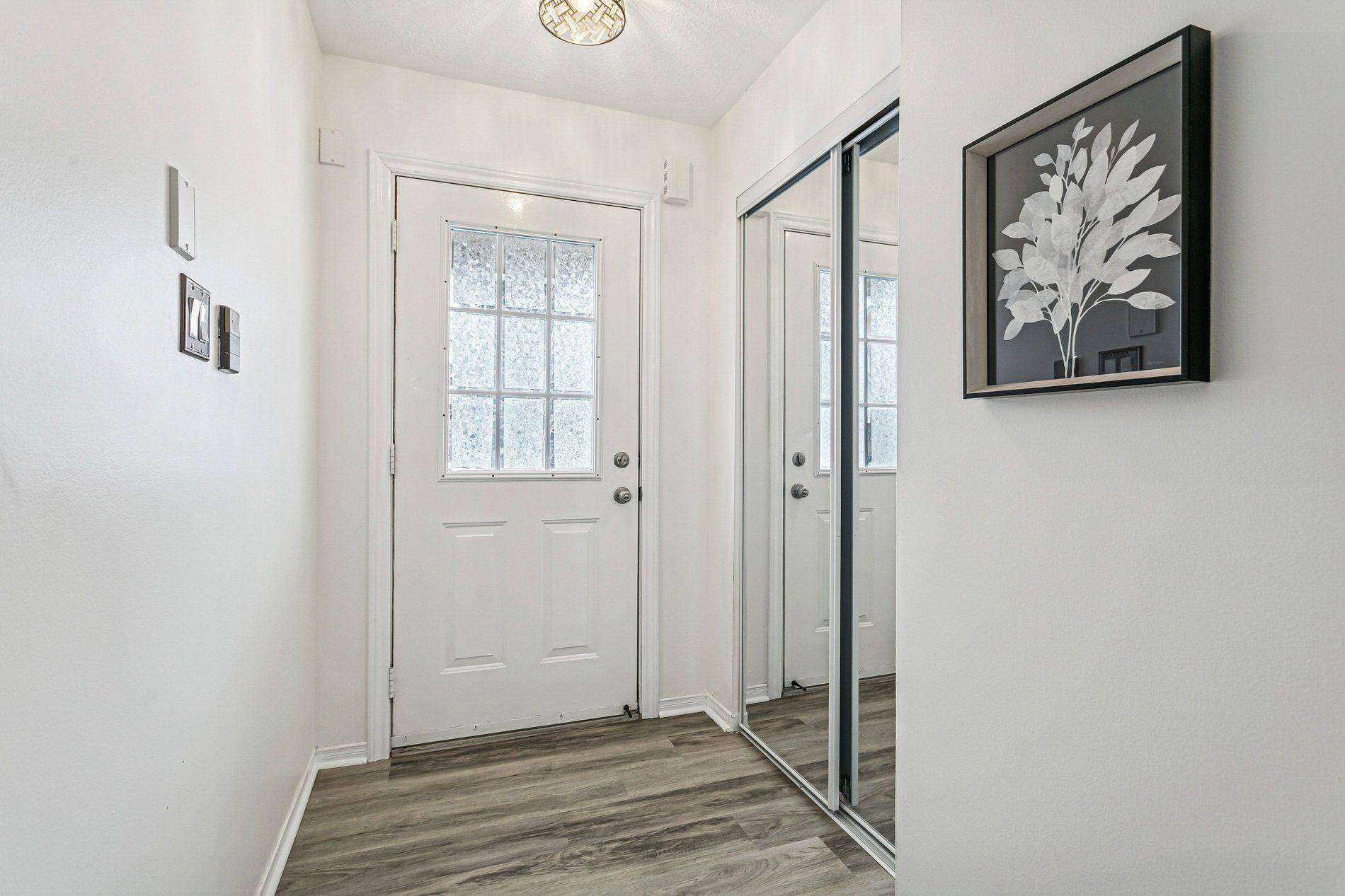 Mississauga, ON L5M 7Z2,3150 Erin Centre BLVD #14