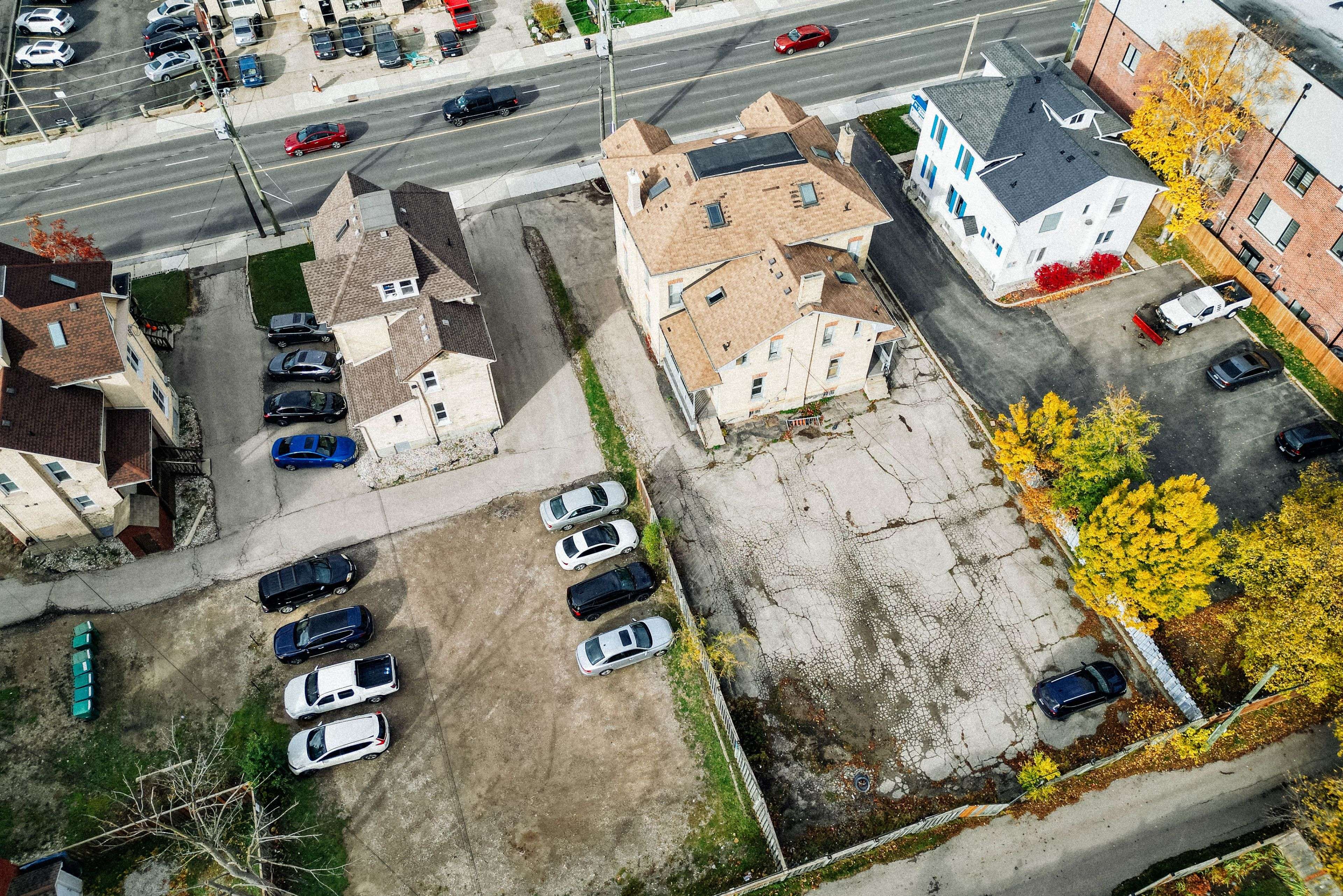 Kitchener, ON N2H 5C5,171 Victoria ST