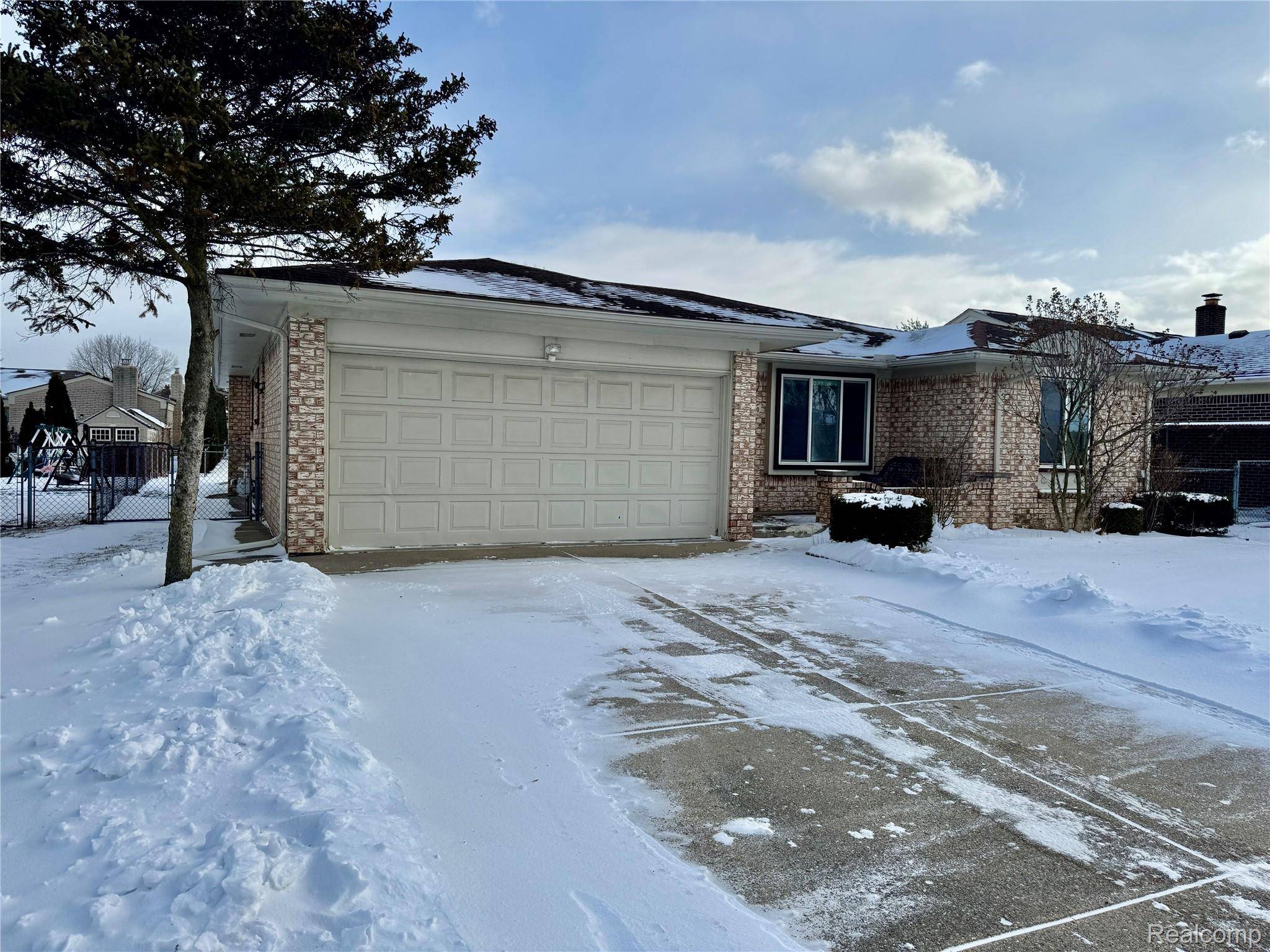 Sterling Heights, MI 48313,13770 WHITE CAP DR