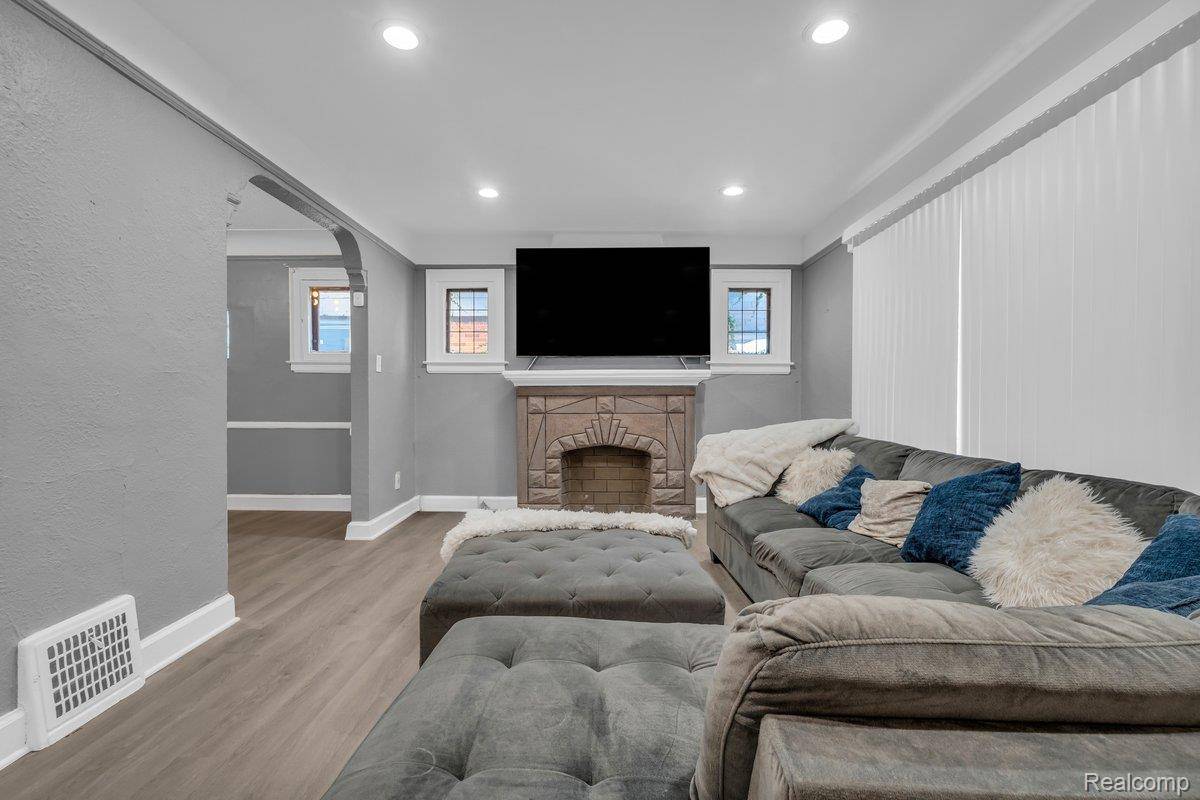 Detroit, MI 48235,16569 Tracey ST