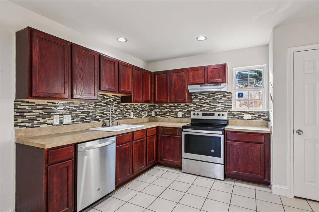 Dallas, TX 75215,2714 Silkwood Street