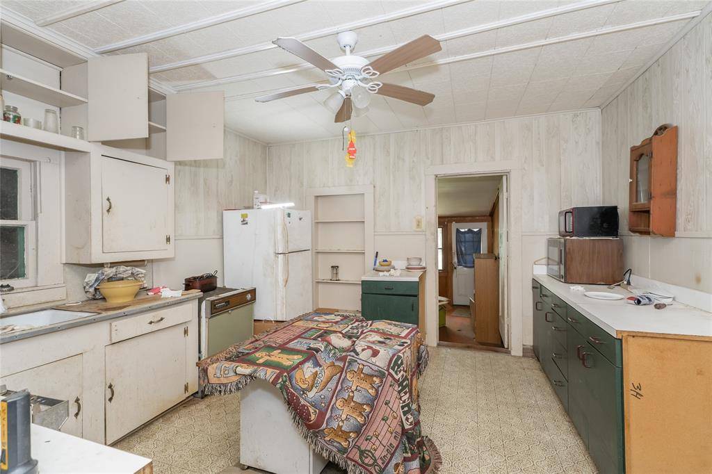 Kerens, TX 75144,307 NE 2nd Street