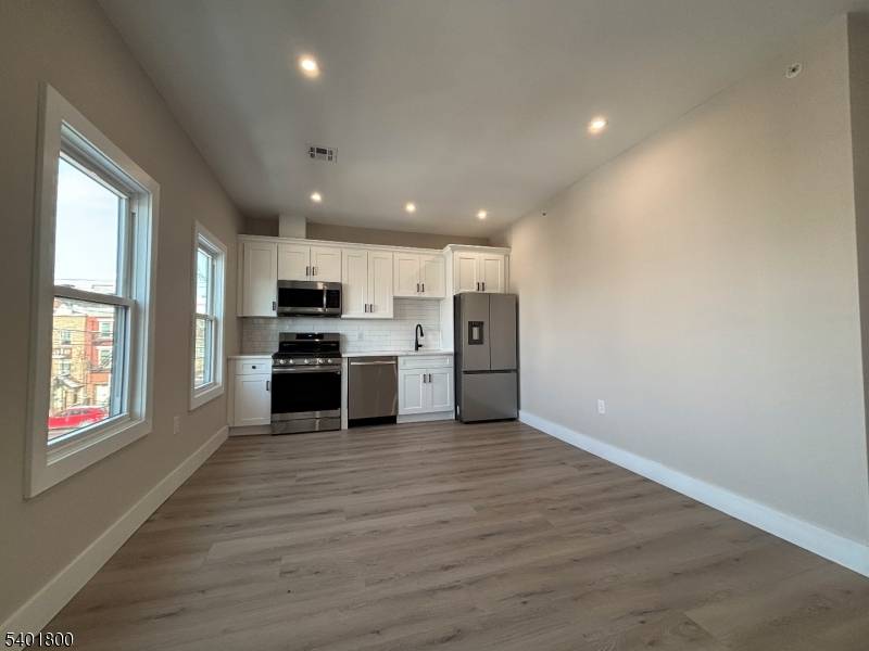 Newark City, NJ 07105,136 Elm St #303