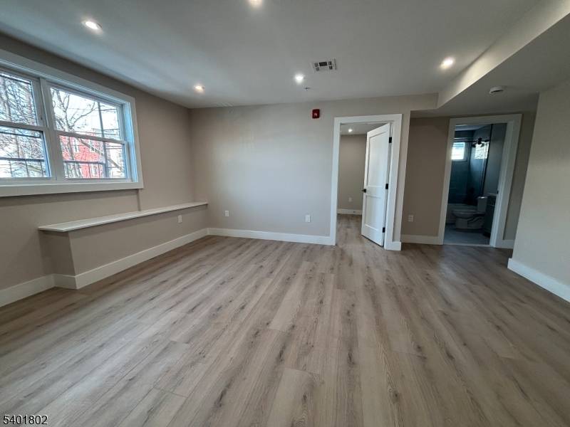 Newark City, NJ 07105,136 Elm St #202