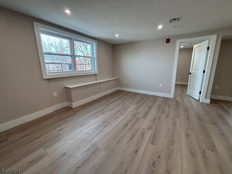 Newark City, NJ 07105,136 Elm St #303