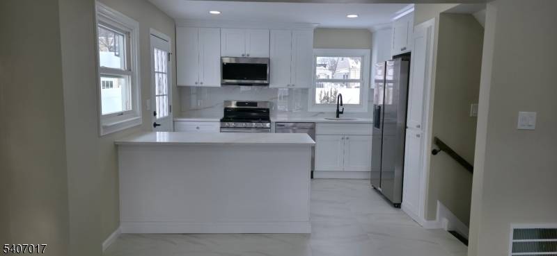 Sayreville Boro, NJ 08859,22 Robin Pl