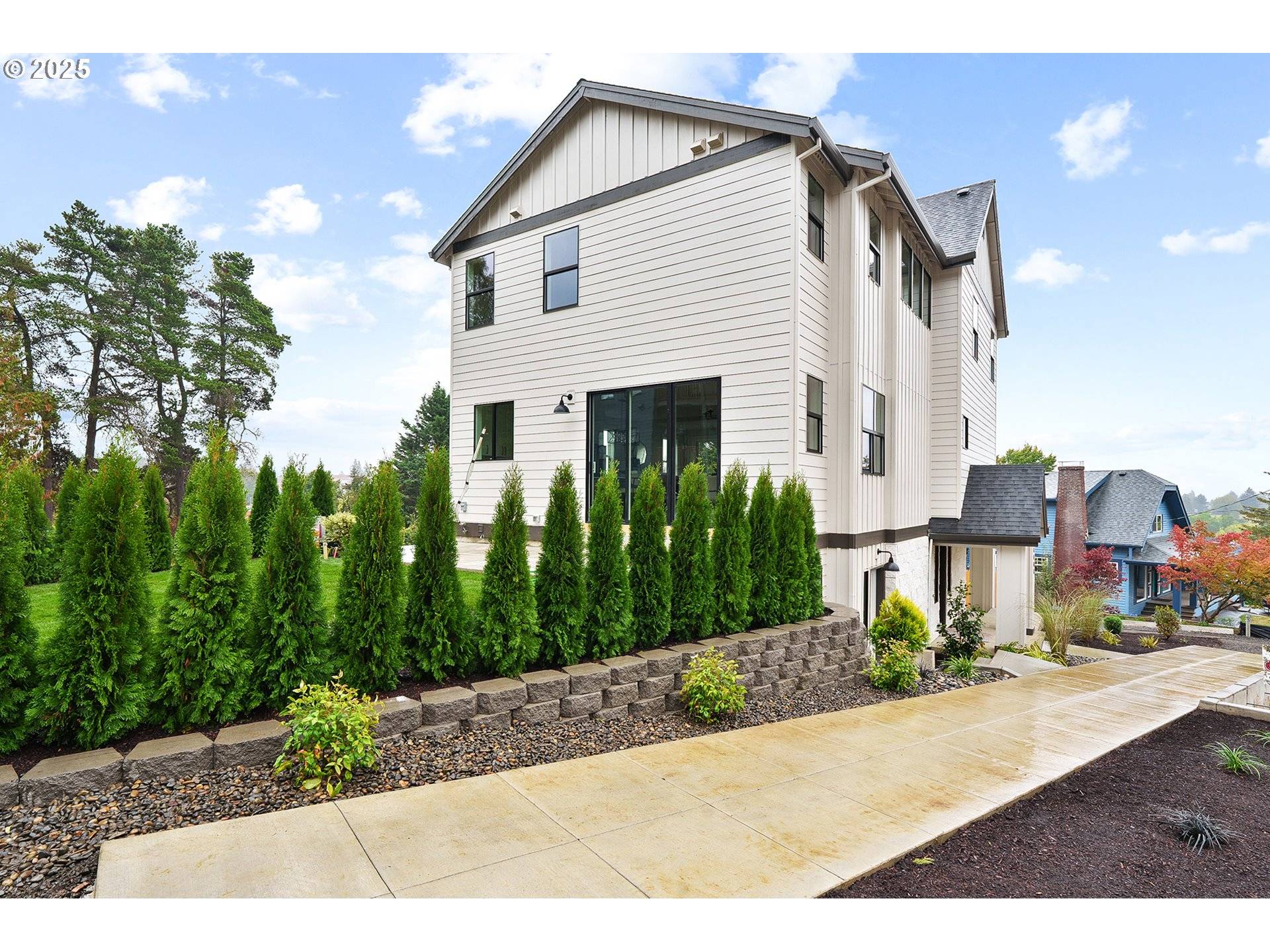 Portland, OR 97239,6008 SW 18th DR