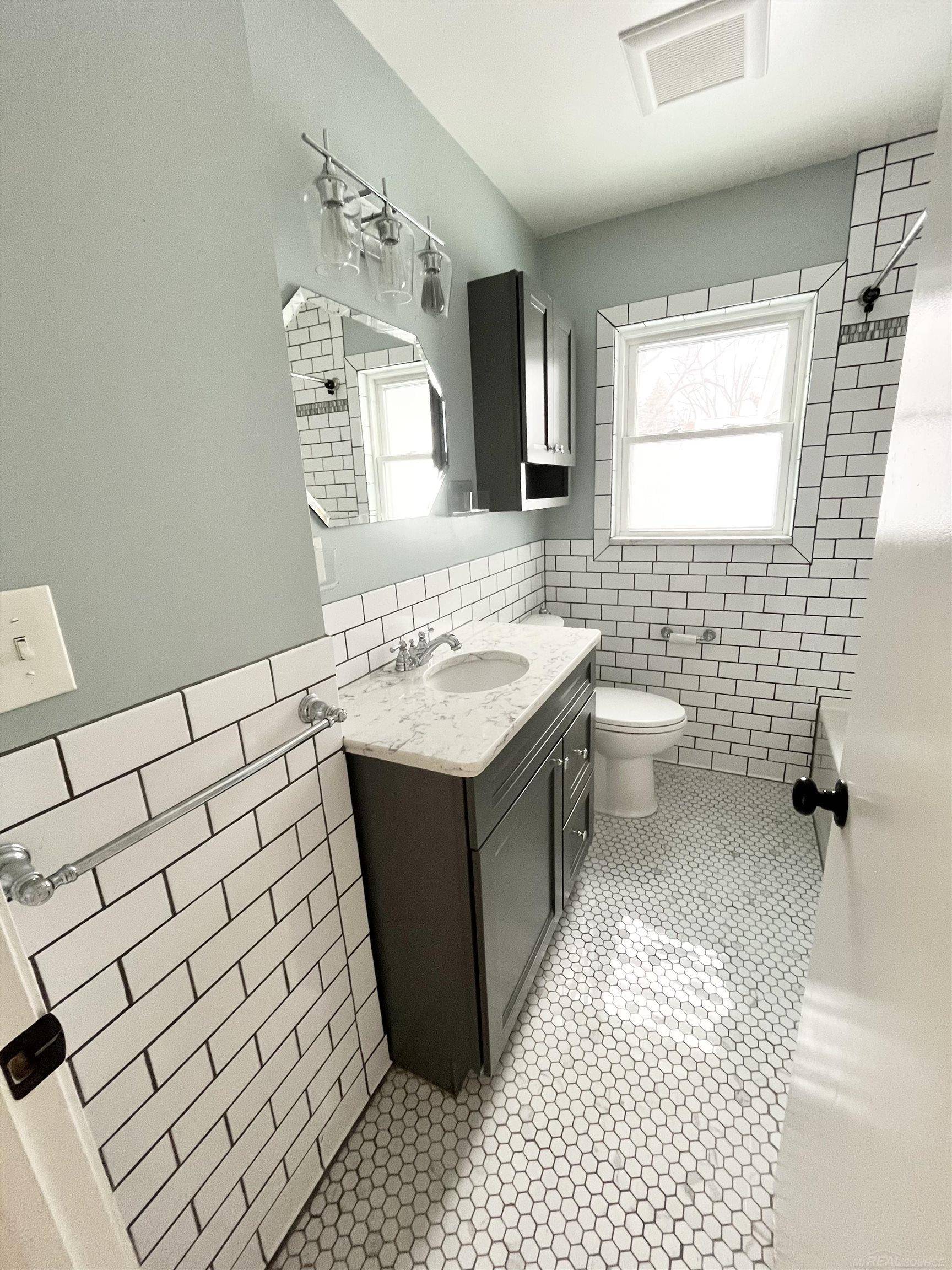 Royal Oak, MI 48067,421 N Edgeworth AVE