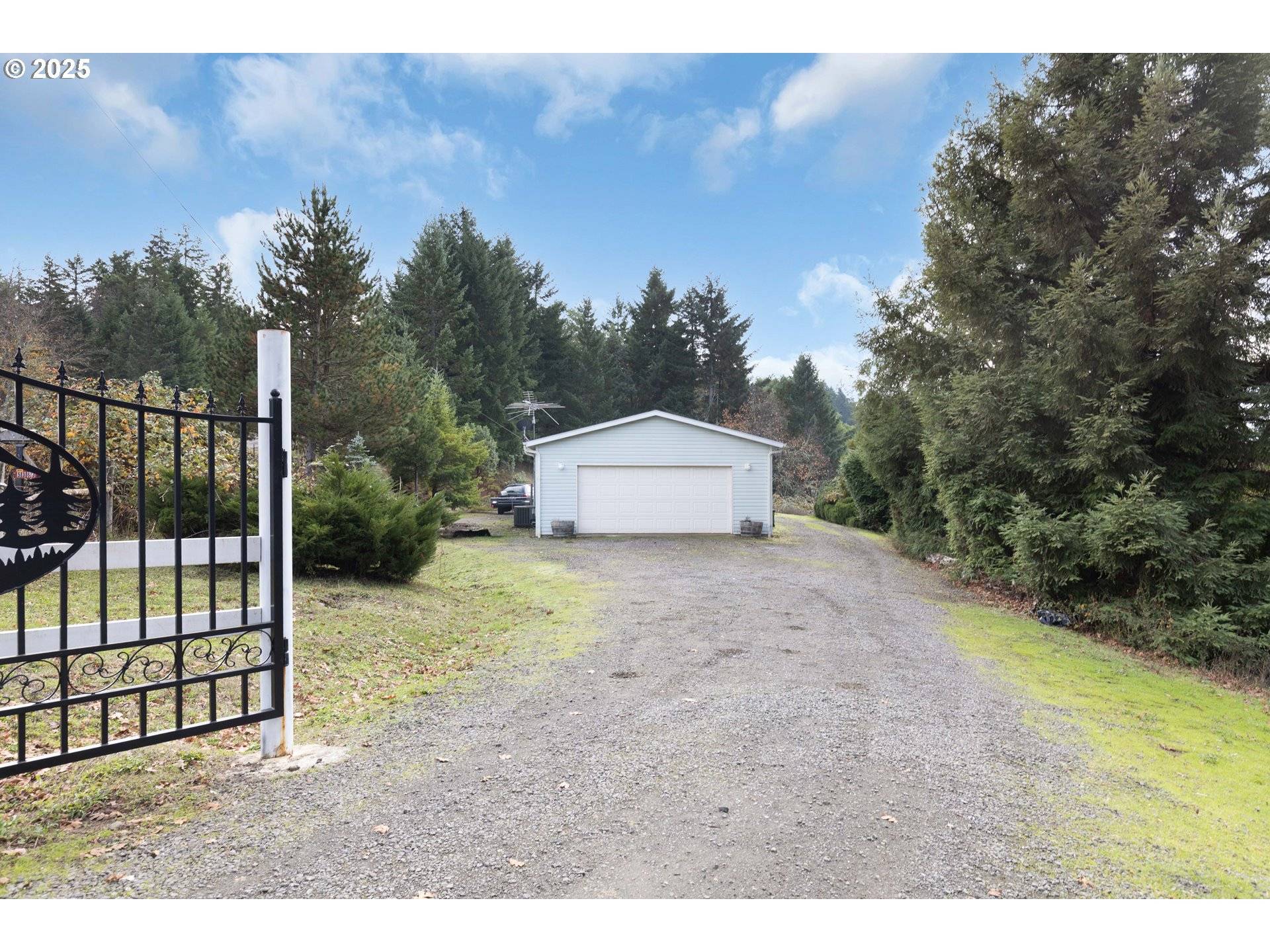 5290 GOODRICH HWY, Oakland, OR 97462