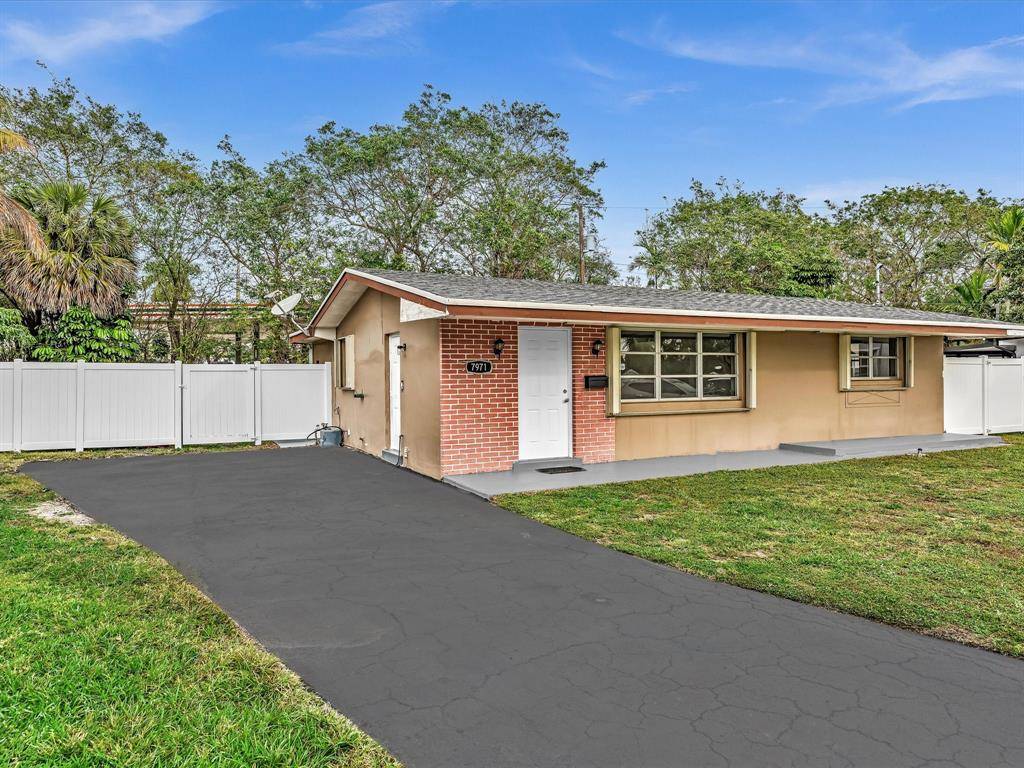 Pembroke Pines, FL 33024,7971 NW 16th St