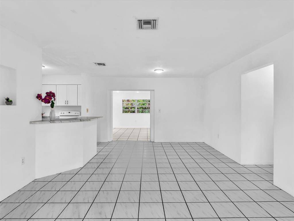 Pembroke Pines, FL 33024,7971 NW 16th St